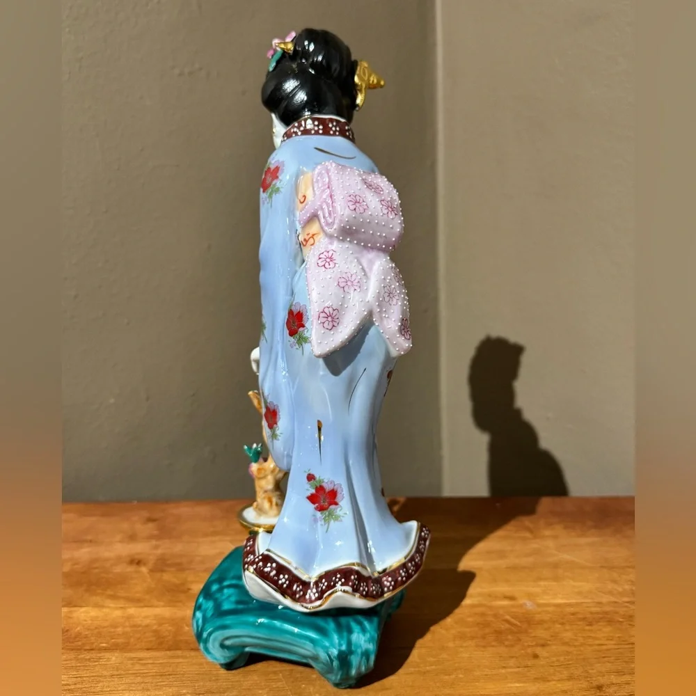 Japanese Geisha Girl Figurine Hand Painted Porcelain Collectible 🏯